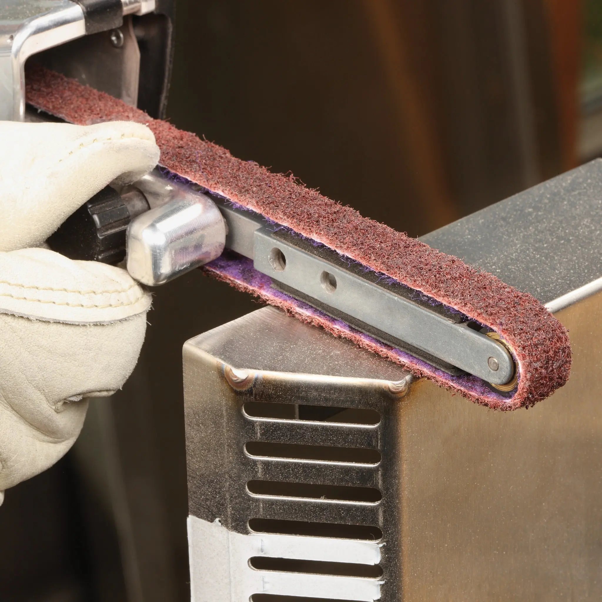 3M 7000121129 Scotch-Brite Durable Flex Belt, DF-BL, A/O Medium, 1/2 in x 24 in, 1 Each