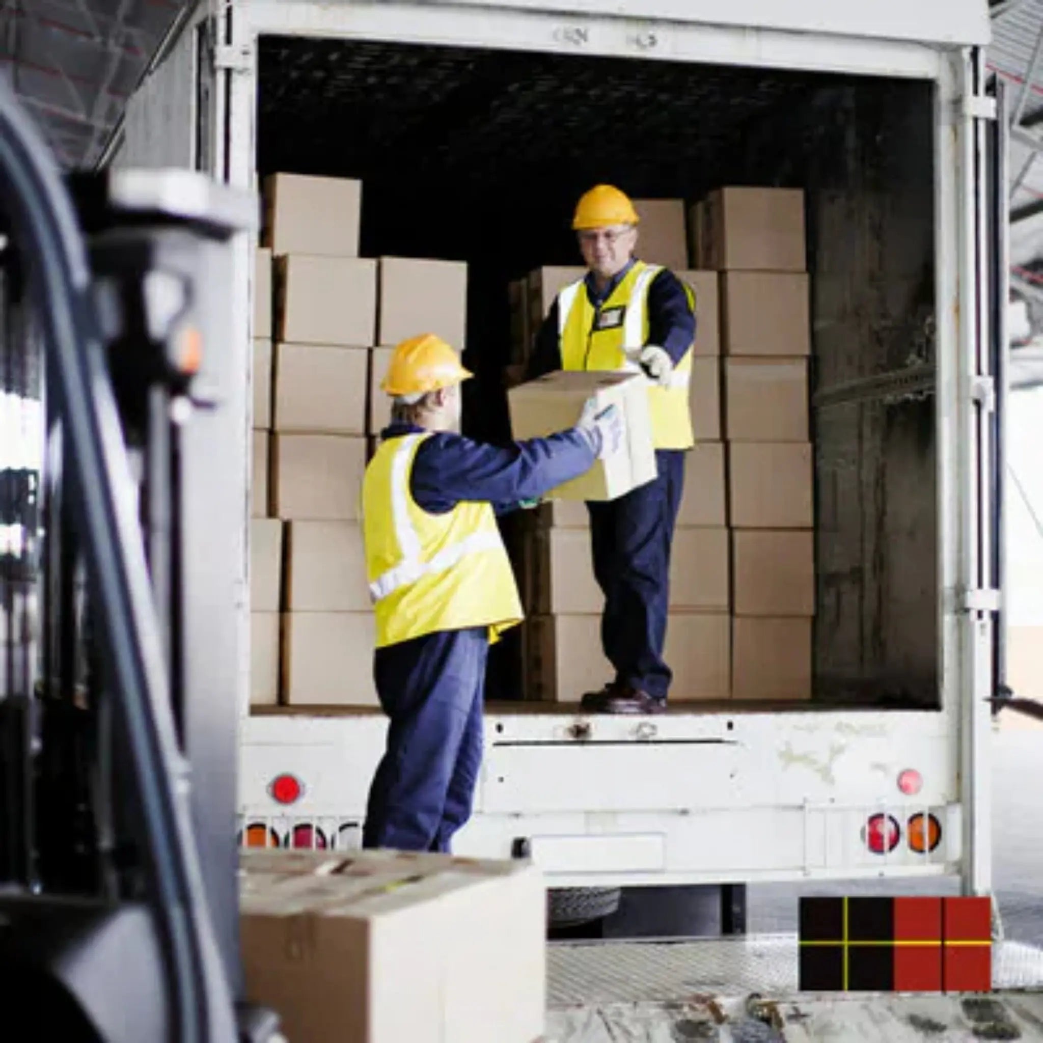 Scotch High Tack Box Sealing Tape 371+ Clear 48 mm x 914 m, 1 Roll, In Action