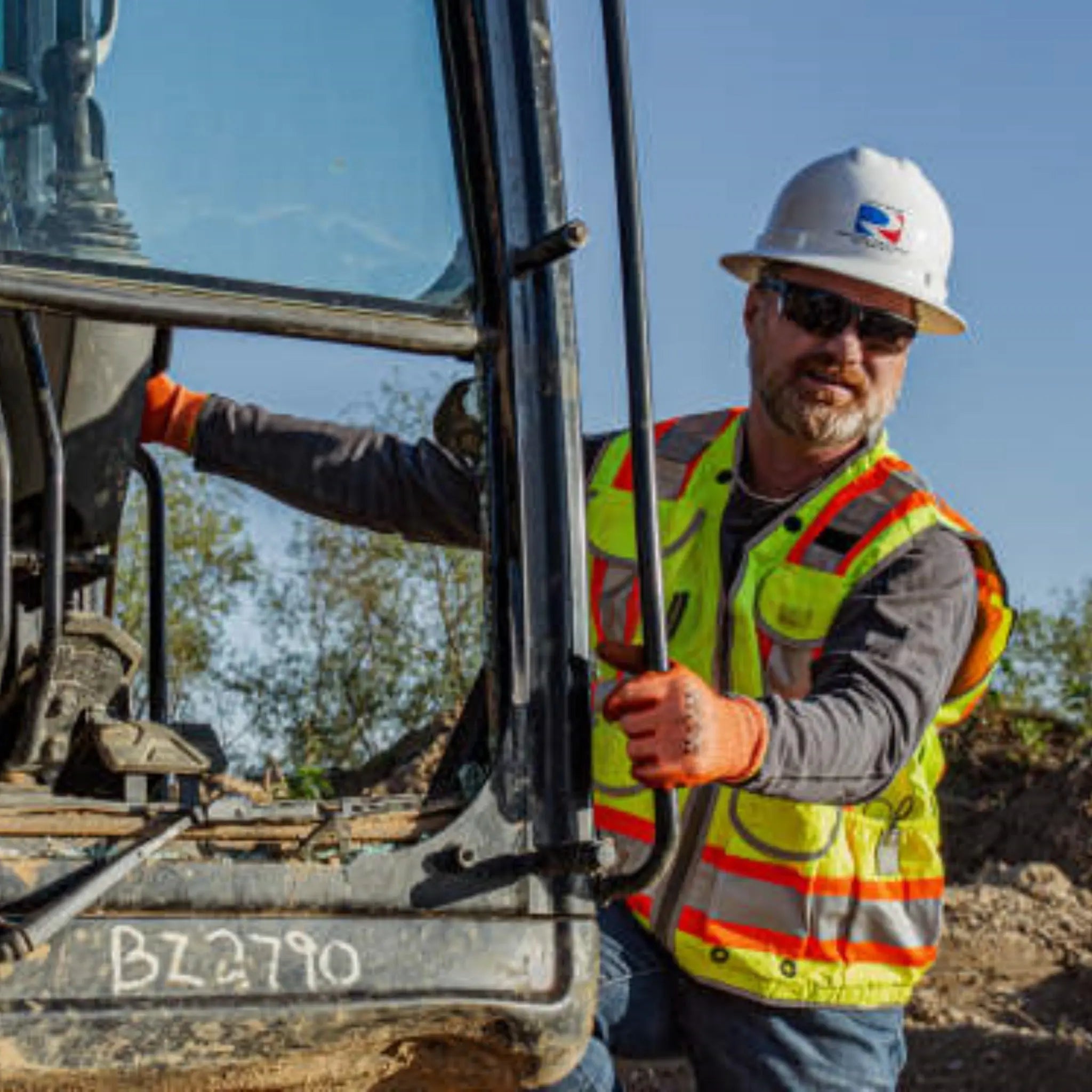 Radians SV55-2ZGD Class 2 Heavy Woven Two-Tone Engineer Vest, Hi-Vis Green, 1 Each