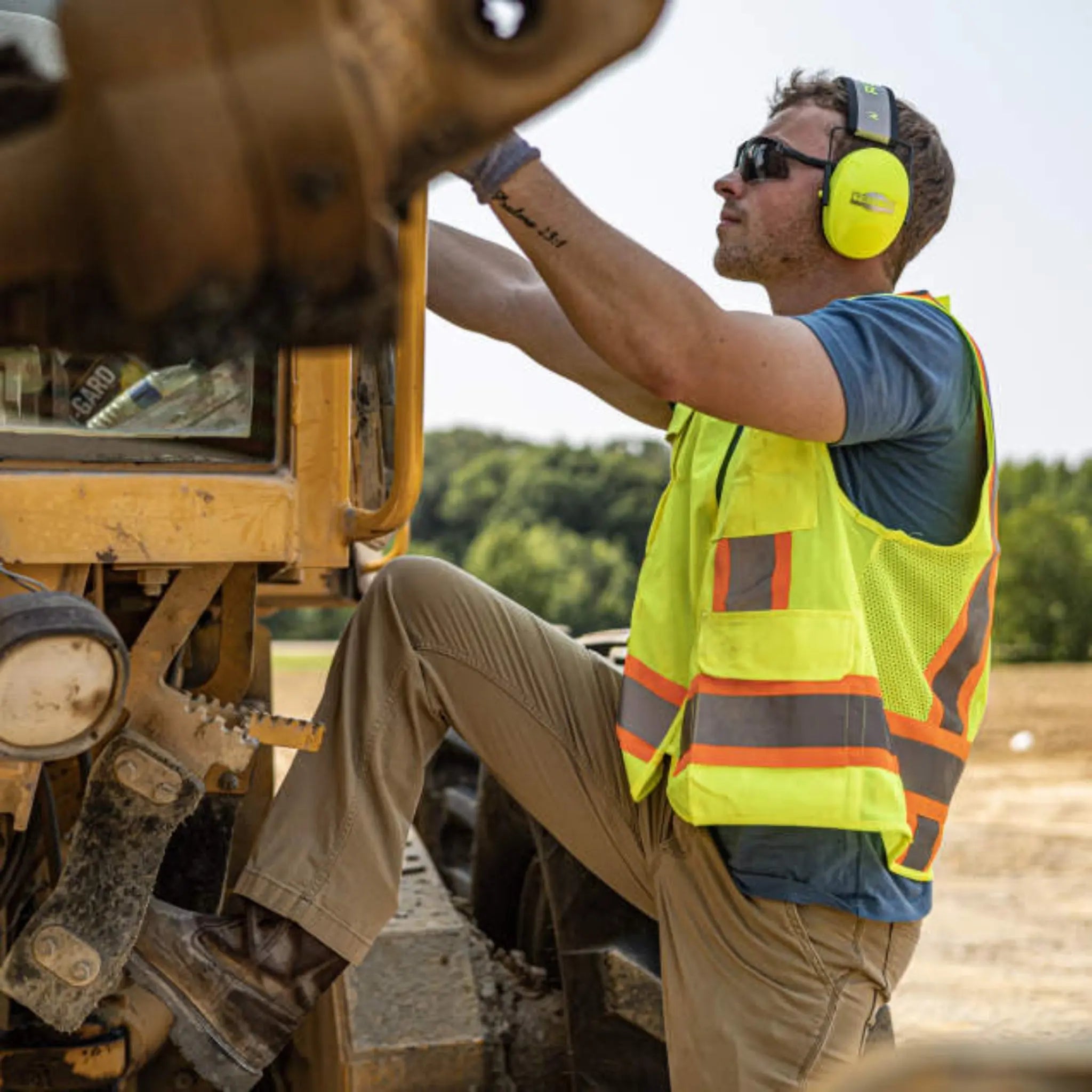 Radians SV6G Type R Class 2 Solid Front/Mesh Back Surveyor Safety Vest, Hi-Vis Green, 1 Each, In Action_02