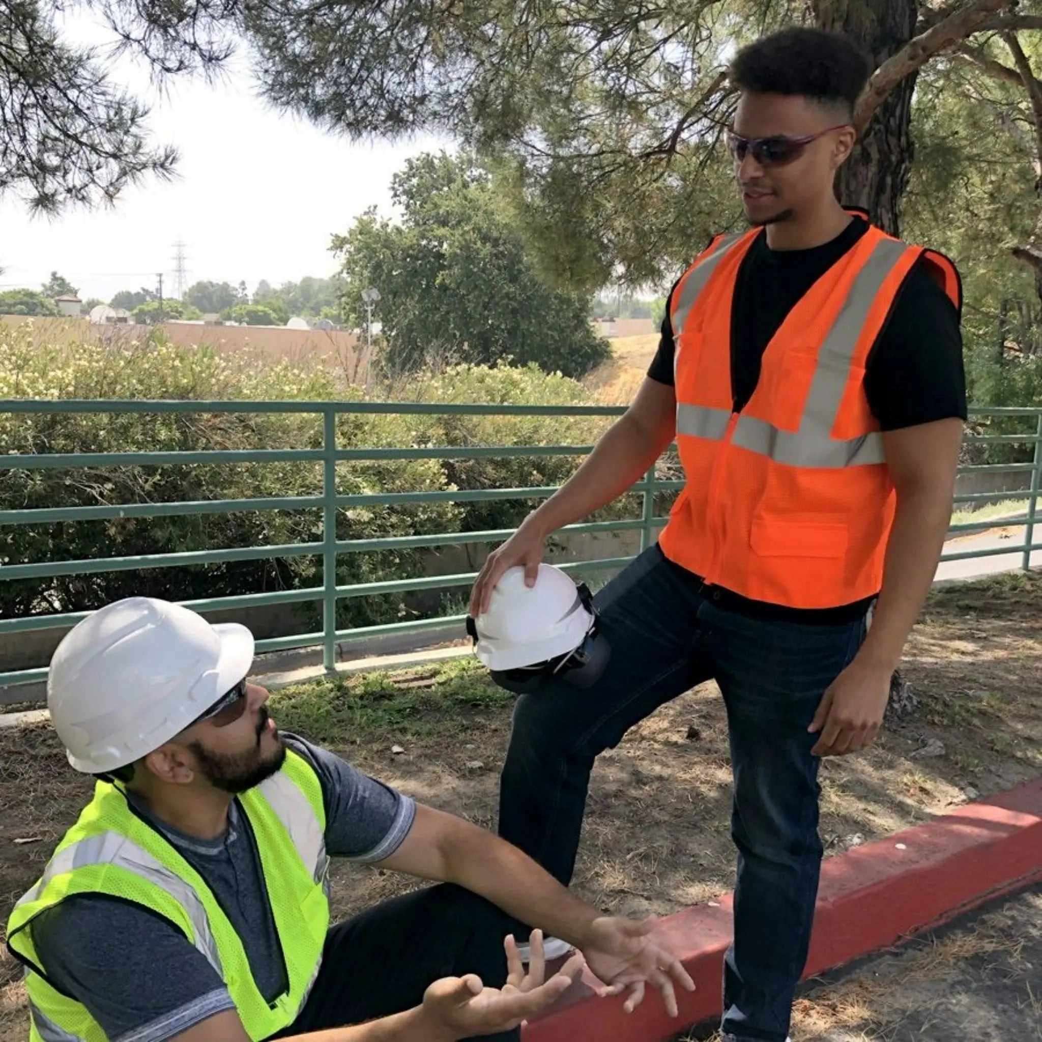 Safety Main 05EAMO Economy Vest, Class 2, All Mesh, Hi-Vis Orange, Lifestyle 3