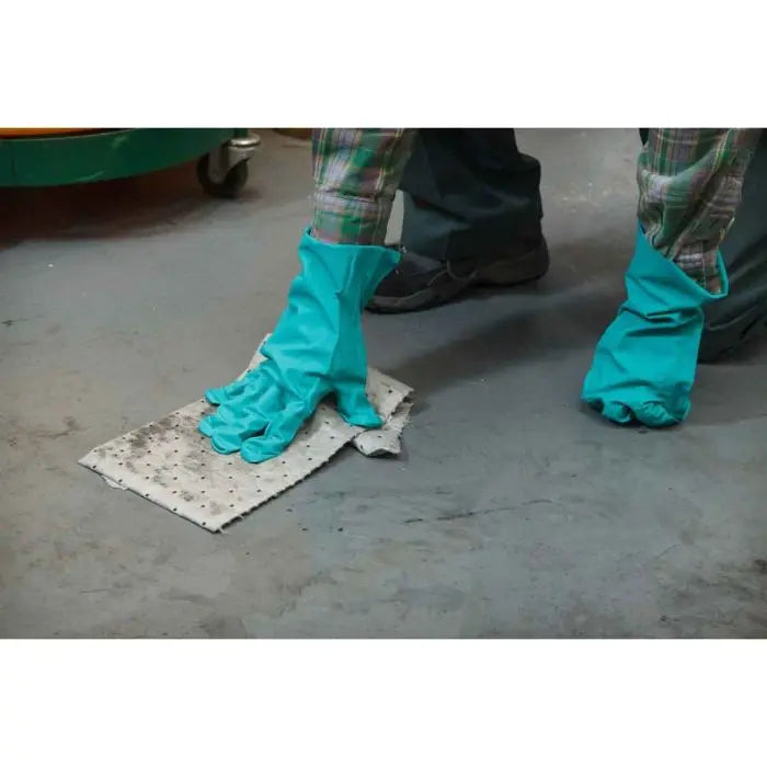 MRO Plus® Universal Absorbent Pads  Medium Weight, 15" x 19"