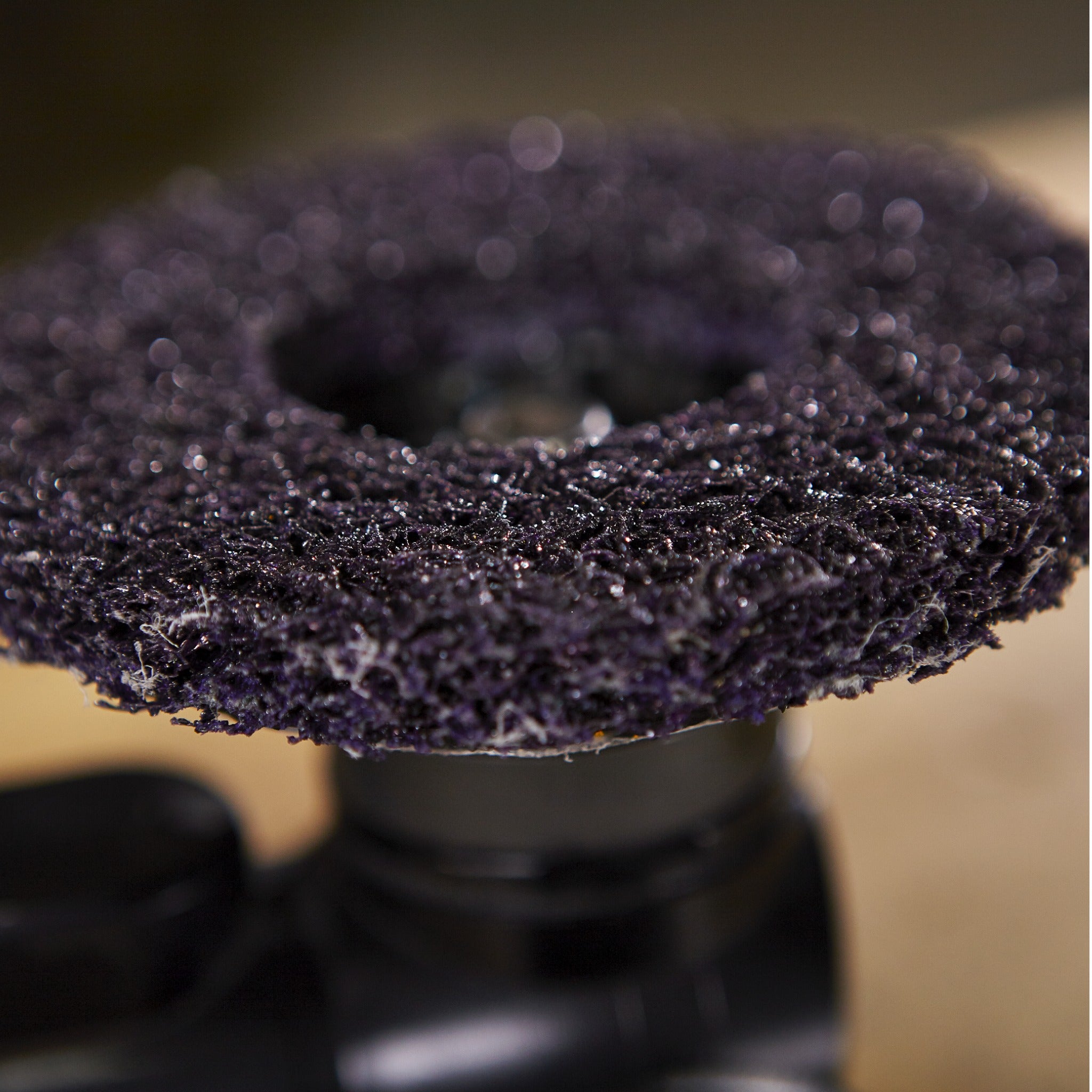 3M Scotch-Brite 7100175252/7466 Clean and Strip XT Pro Disc, XO-DC, Silicon Carbide Extra Coarse, 4-1/2 in x 5/8"-11, Type 27,  Top View